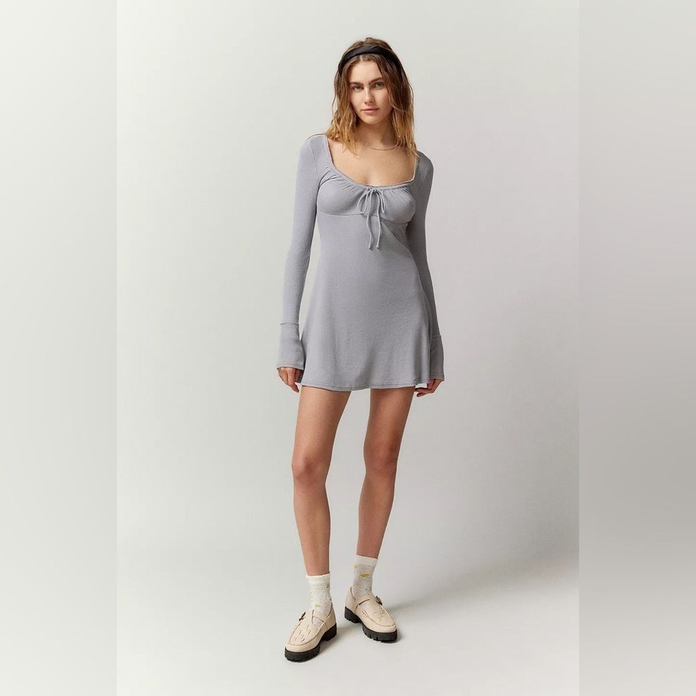 NWT Kimchi Blue Pretty As A Portrait Long Sleeve Mini Dress Stone Gray Sz SMALL‎